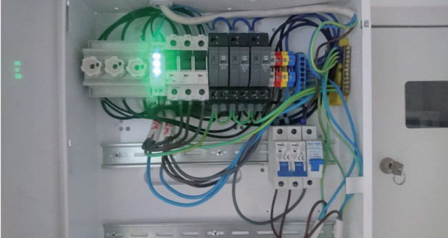 Sieciowe (on-grid) instalacje PV wspomagane akumulatorami, Krzysztof Sztymelski, Przewodnik Projektanta 